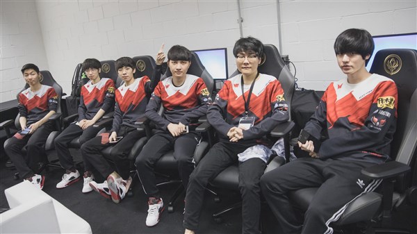 掌盟WE问答大揭秘 兮夜最喜欢选手居然是自己