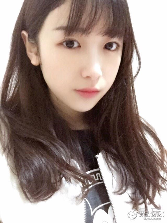 90后单纯妹子实力卖萌 甜美的笑容迷惑你了吗(3)