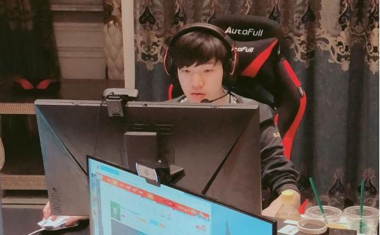 AutoFull傲风携手4AM、17征战PUBG首个职业