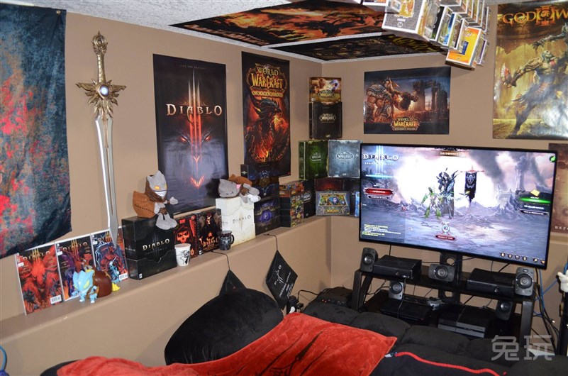 土豪夫妻展示自制史诗级暴雪主题游戏房(3)